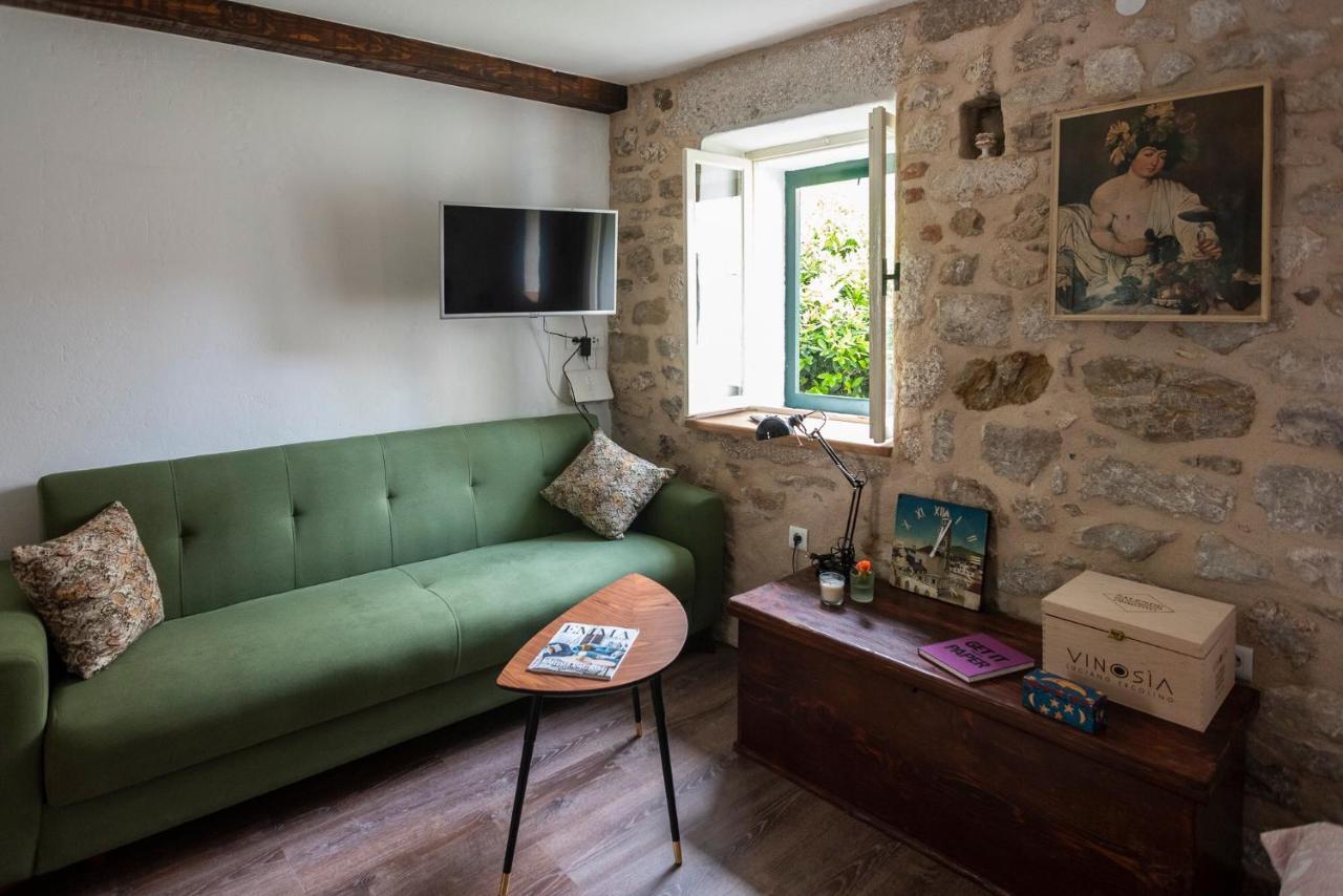 Guesthouse Nina Kaštel Novi エクステリア 写真